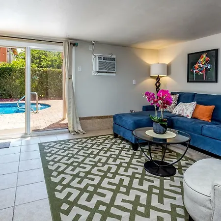 Miramar 124 Lower Unit, Studio, Pool, Wifi, Sleeps 2, Fire Pit
